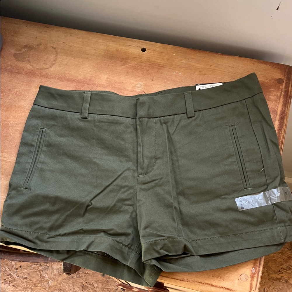 STYLUS Olive Green Tailored Women's Shorts